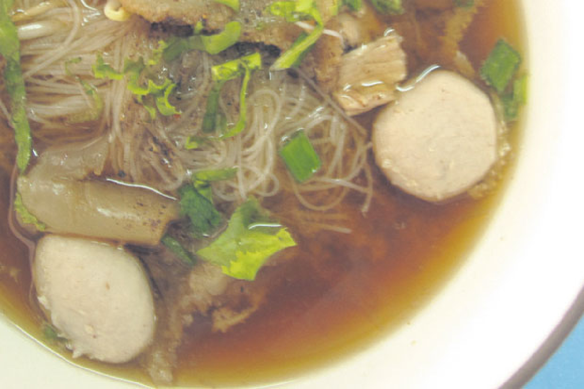 อร่อยจัง ก๋วยเตี๋ยวเนื้อต้นตำรับวัดดงมูลเหล็ก ถนนนวลจันทร์ อร่อยจัง ก๋วยเตี๋ยวเนื้อต้นตำรับวัดดงมูลเหล็ก ถนนนวลจันทร์