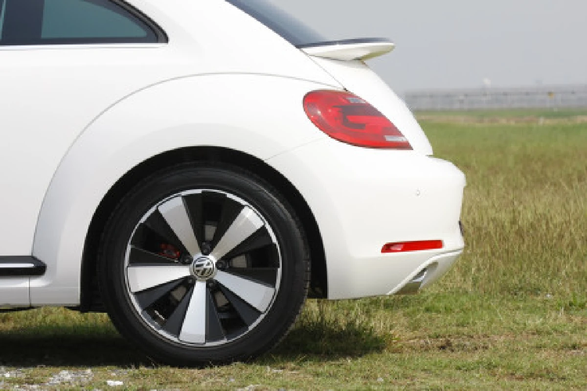 VWบีเทิลส์2.0เทอร์โบ"สาวรักสนุก"