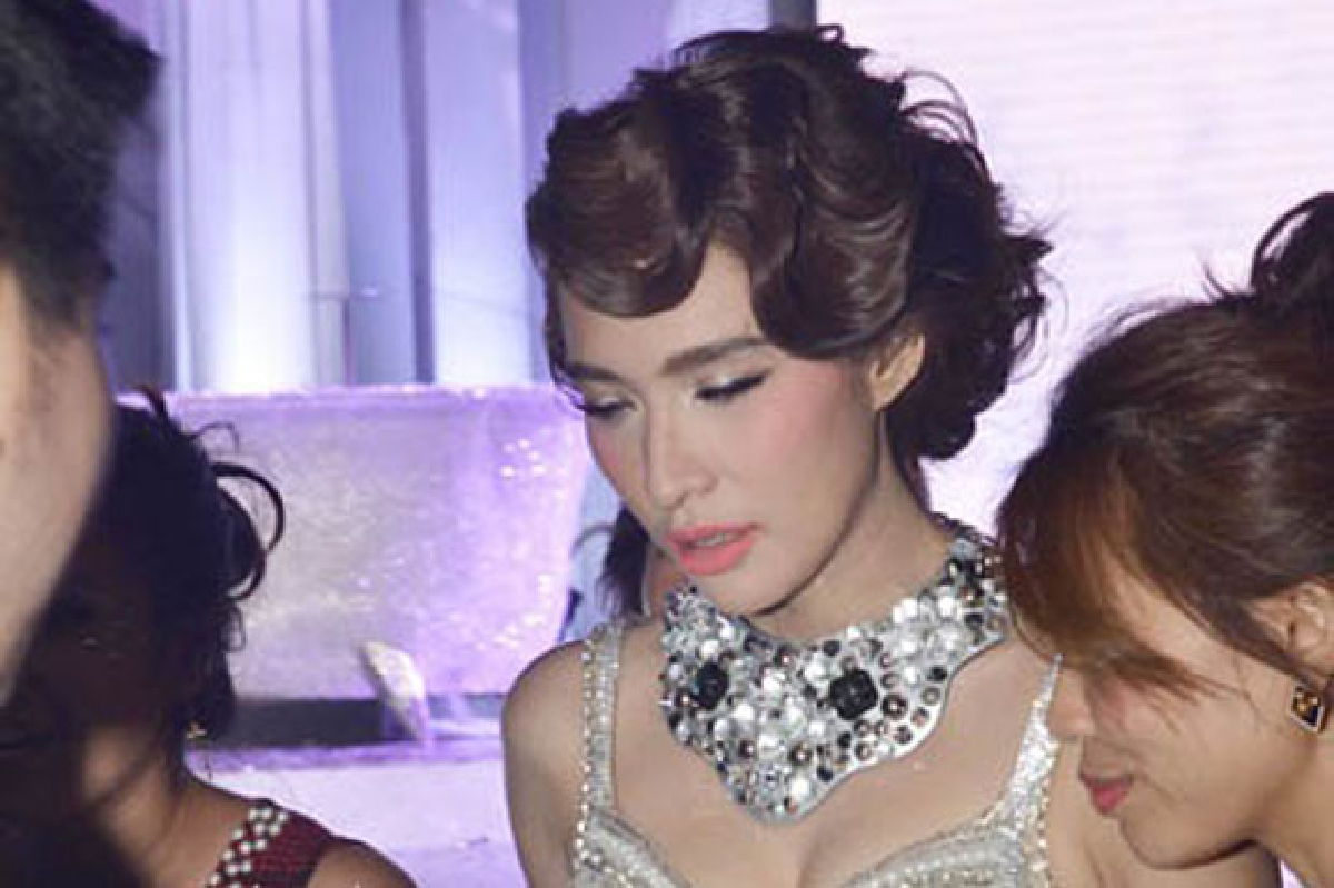พลอยวูบกลางงานอีเวนต์ พลอยวูบกลางงานอีเวนต์