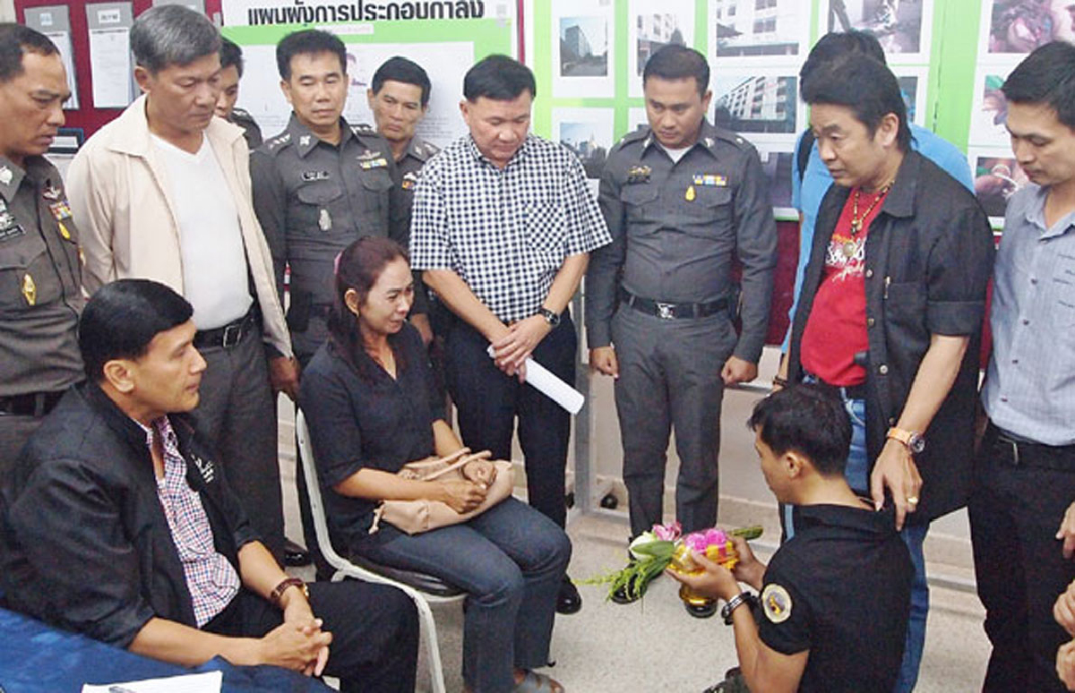 รวบแล้วมือฆ่ารัดคอนศ.ย่านคลองหลวง รวบแล้วมือฆ่ารัดคอนศ.ย่านคลองหลวง