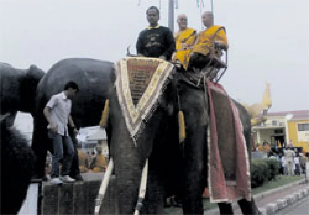 สุรินทร์จัดขบวนช้างฉลองสมณศักดิ์ให้ เลขาธิการสมัชชาสงฆ์ไทยในสหรัฐอเมริกา