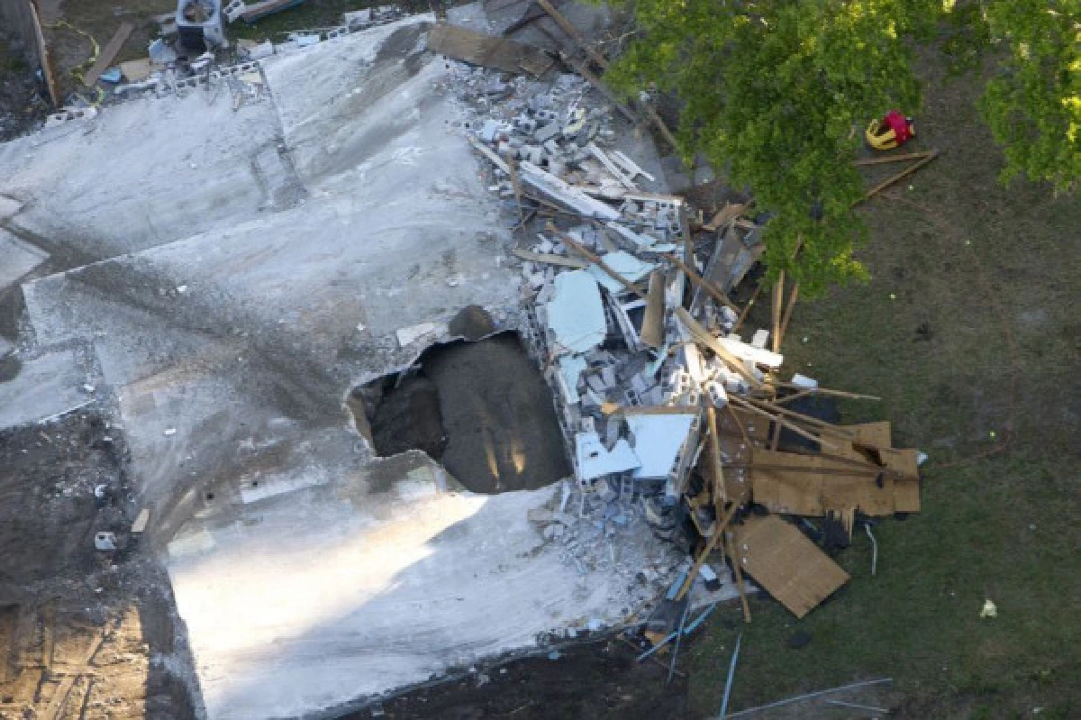 เผยภาพหลุมยุบดูดห้องนอนหายวับ