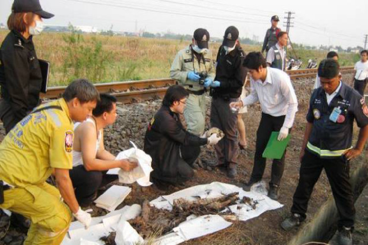 พบโครงกระดูกคนอยู่ในร่องน้ำทางรถไฟ พบโครงกระดูกคนอยู่ในร่องน้ำทางรถไฟ