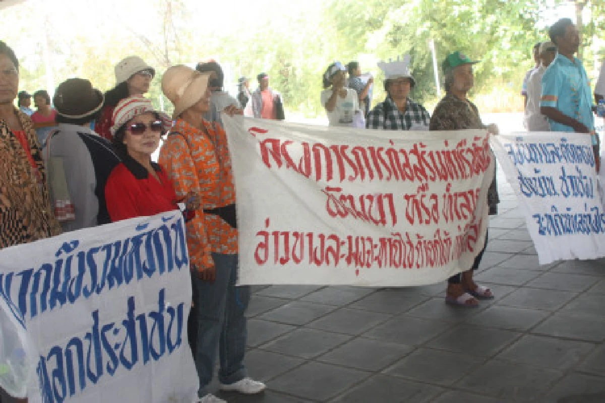 ชาวบ้านชุมนุมค้านสร้างท่าเรือแหลมฉบับเฟส3