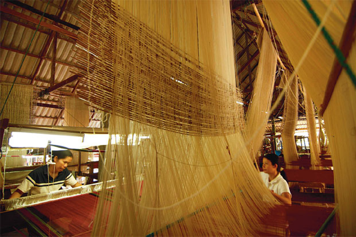 ผ้า (ไหม) ไทยใส่เย็นสบาย ผ้า (ไหม) ไทยใส่เย็นสบาย