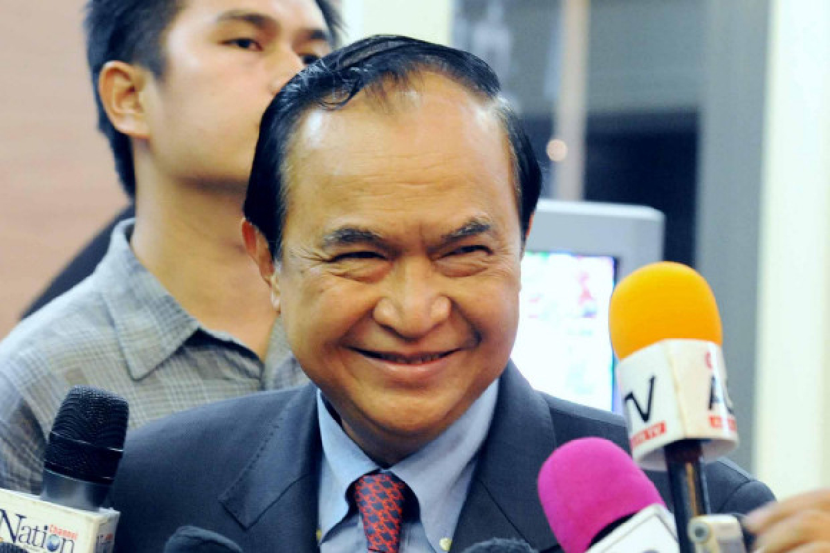 จารุพงศ์มั่นใจนายกฯแจงกู้2ล้านล้านผ่านฉลุย จารุพงศ์มั่นใจนายกฯแจงกู้2ล้านล้านผ่านฉลุย