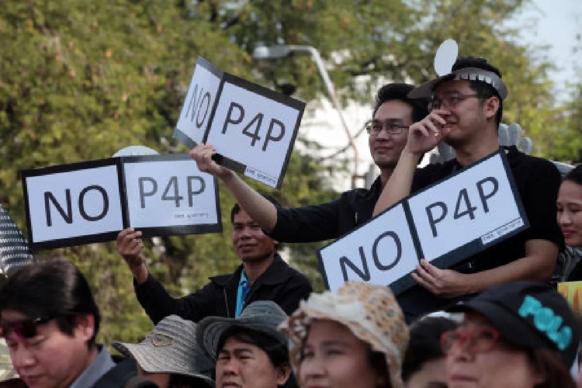 แพทย์ชนบทเผาหุ่นขับไล่หมอประดิษฐ์