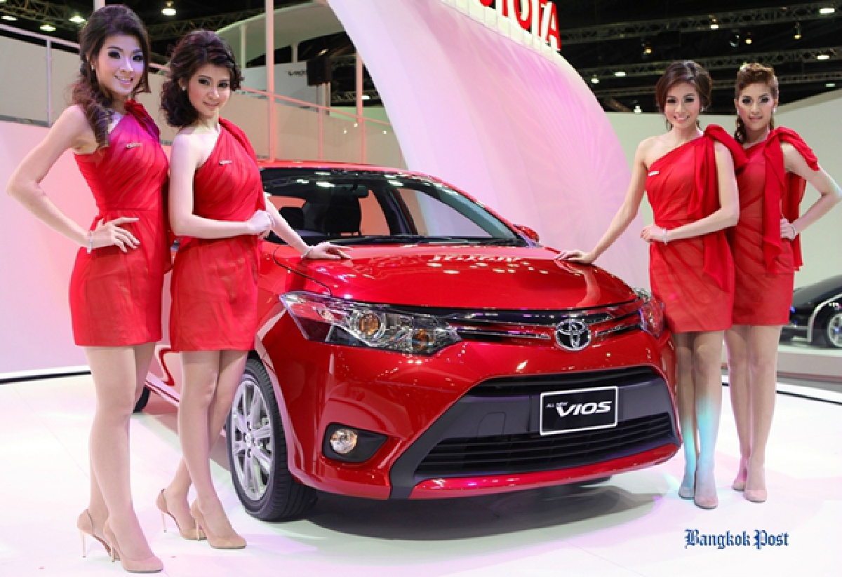 Auto show begins