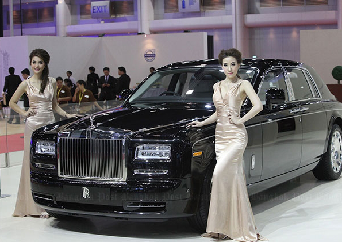 Auto show begins