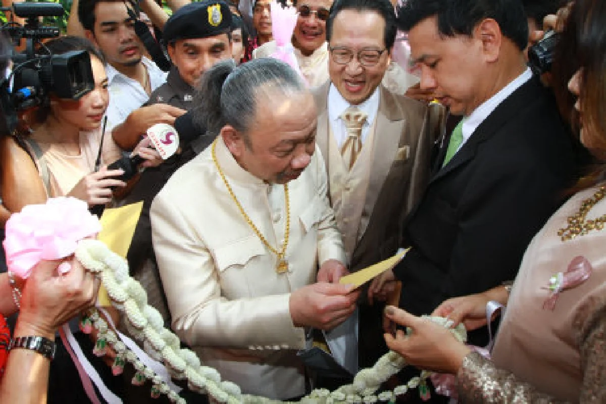 บุญชัยหอบร้อยล้านแต่งตั๊กสุดชื่นมื่น