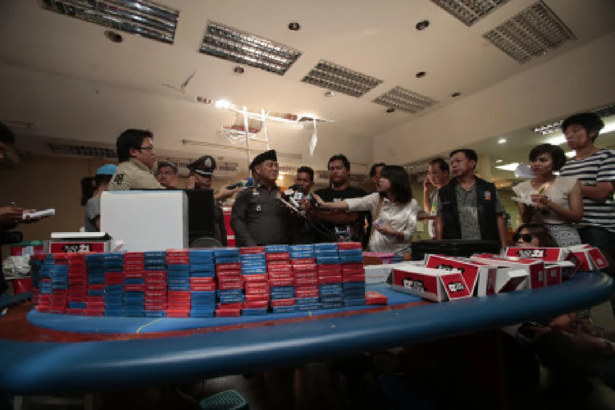 ตำรวจบุกทลายบ่อนเตาปูน-โดนนักพนันปิดล้อม