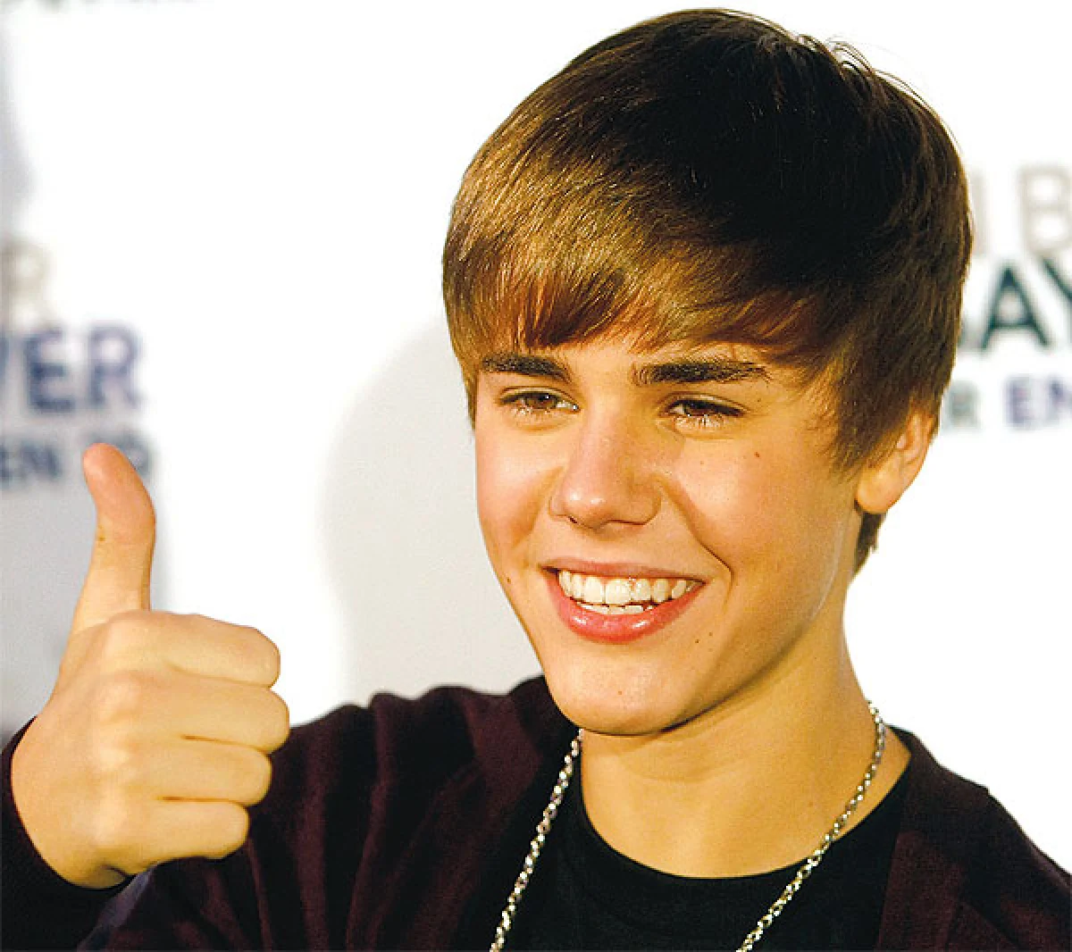 Justin Bieber's Thai girlfriend prompts move to Bangkok