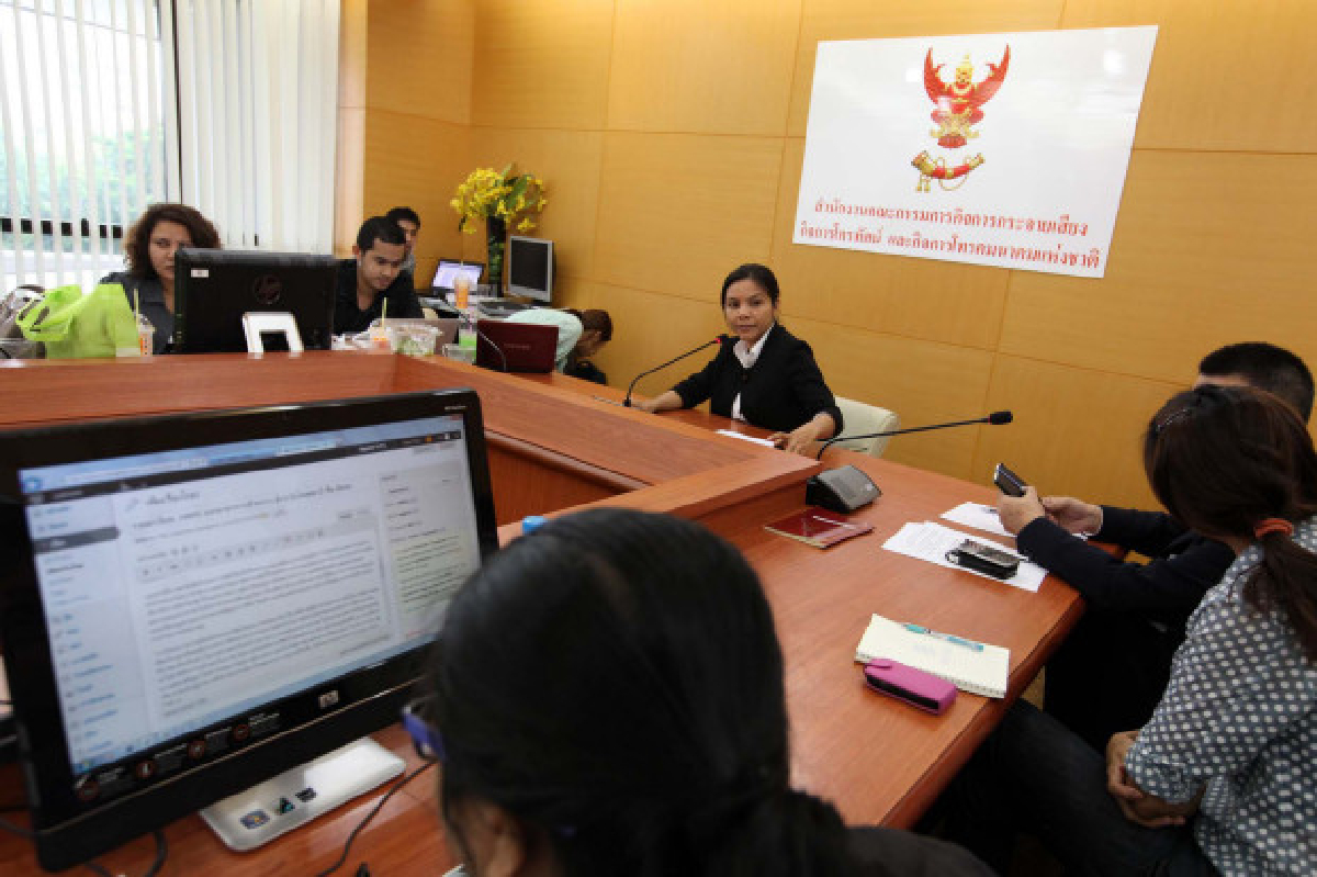 ล็อกทีวีให้"กลาโหม-ตำรวจ" ล็อกทีวีให้"กลาโหม-ตำรวจ"