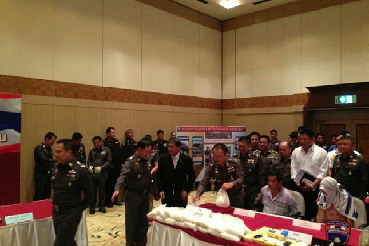 เฉลิมแถลงจับยาบ้า-ไอซ์ล็อตใหญ่ เฉลิมแถลงจับยาบ้า-ไอซ์ล็อตใหญ่