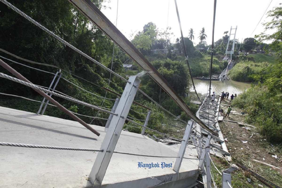 Cable bridge collapse kills 5, injures 45