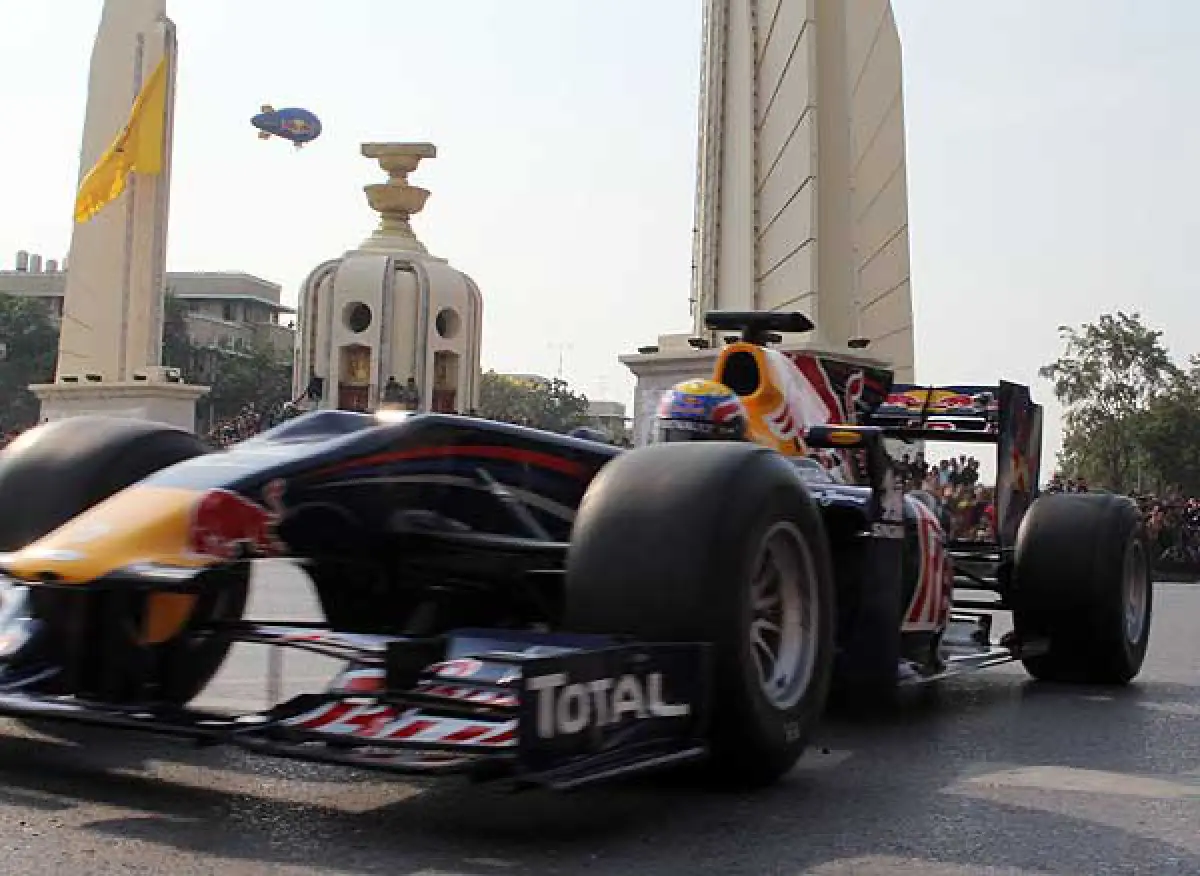 An F1 race through historical Bangkok