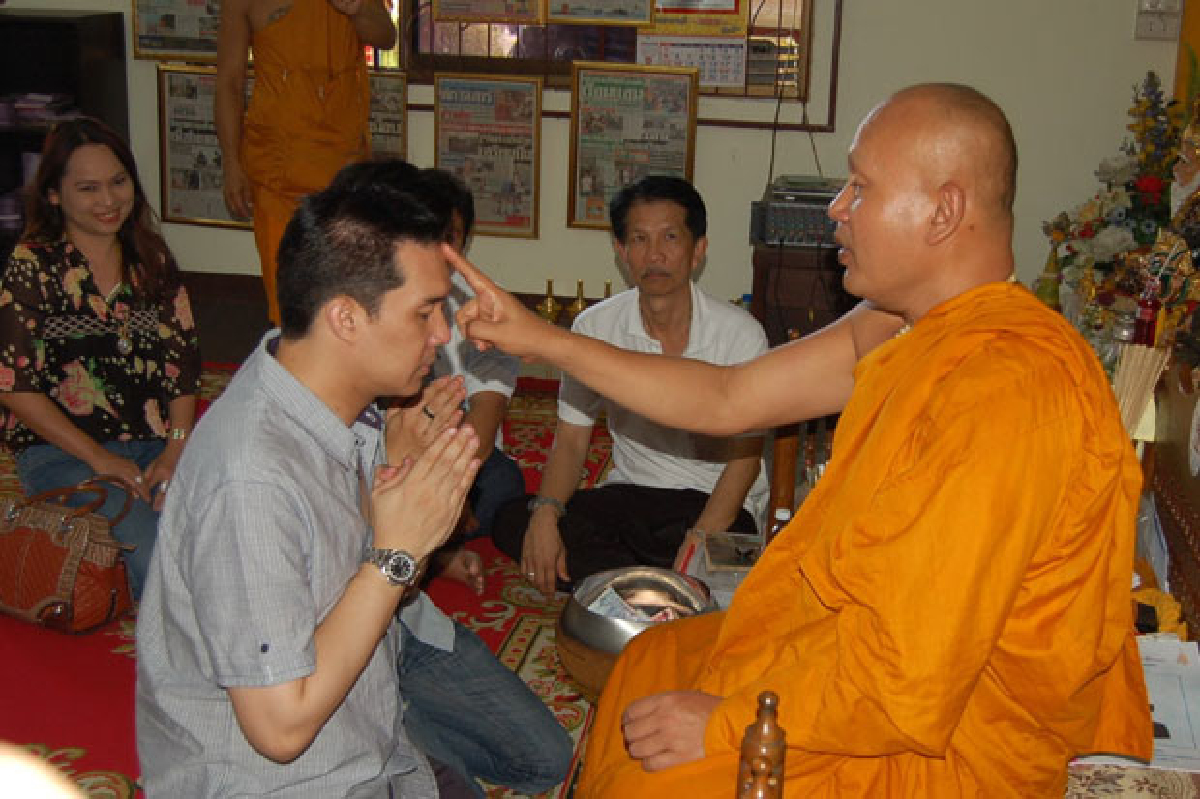 'บรู๊ค ดนุพร'ลงนะหน้าทองเกจิดังอยุธยา 'บรู๊ค ดนุพร'ลงนะหน้าทองเกจิดังอยุธยา