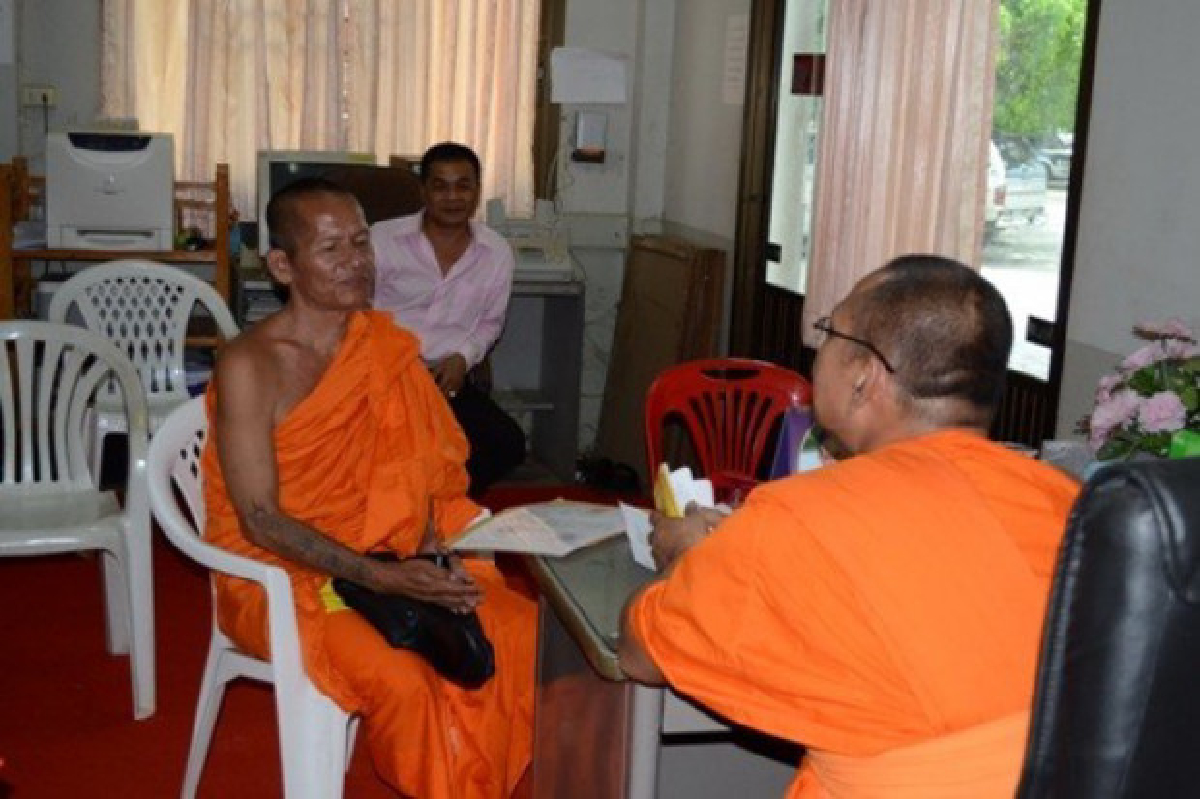 จับพระสงฆ์เรี่ยไรเงินกลางเมืองตาก จับพระสงฆ์เรี่ยไรเงินกลางเมืองตาก