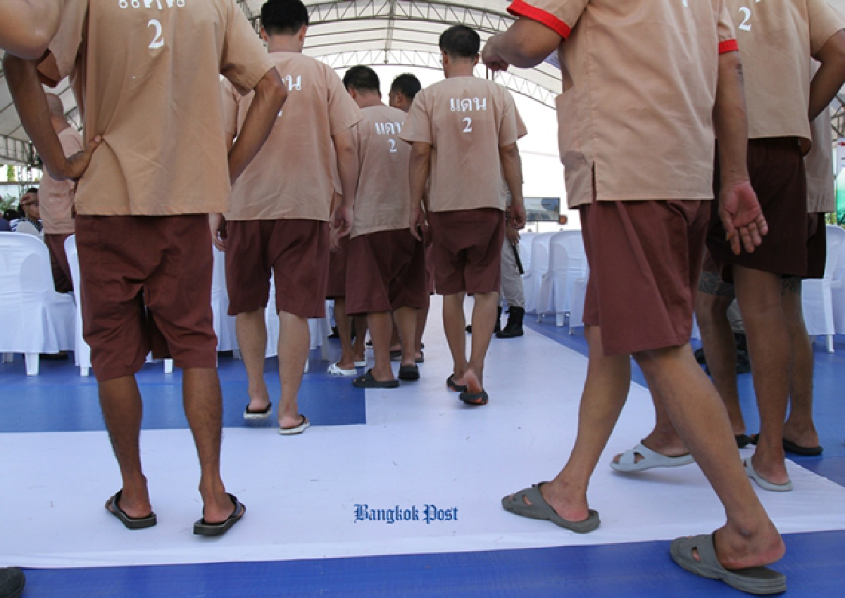 Shackles removed from Bang Kwang inmates