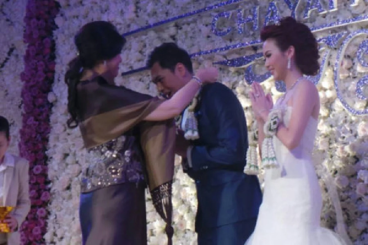 "ยิ่งลักษณ์"เป็นประธานงานแต่งลูกเจ๊แดง