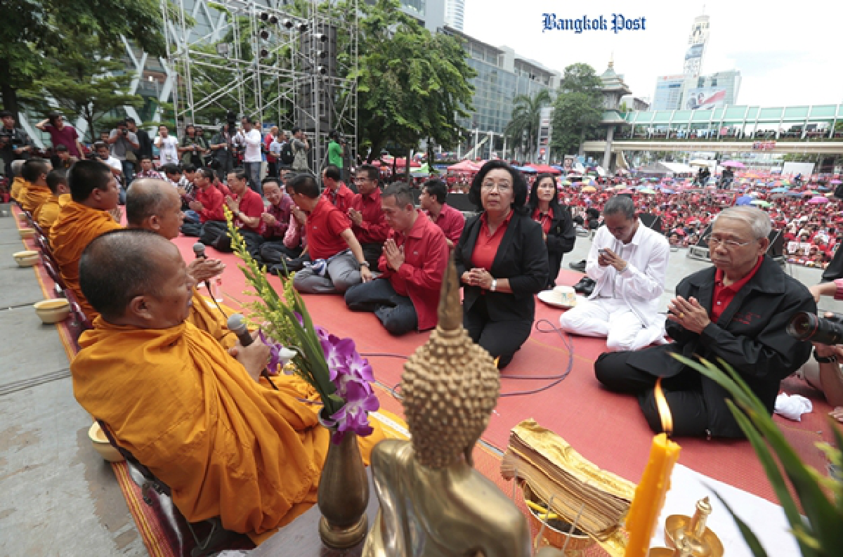 Thaksin call-in the highlight of red rally