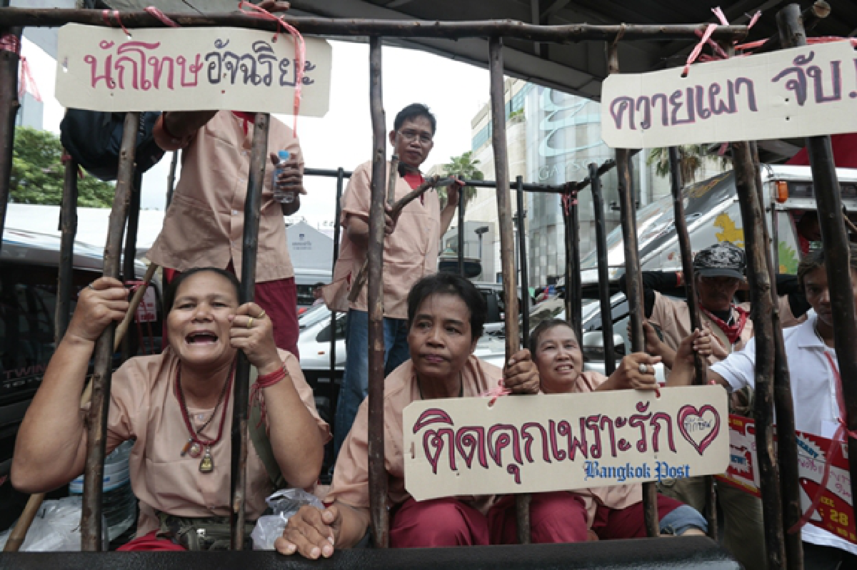 Thaksin call-in the highlight of red rally