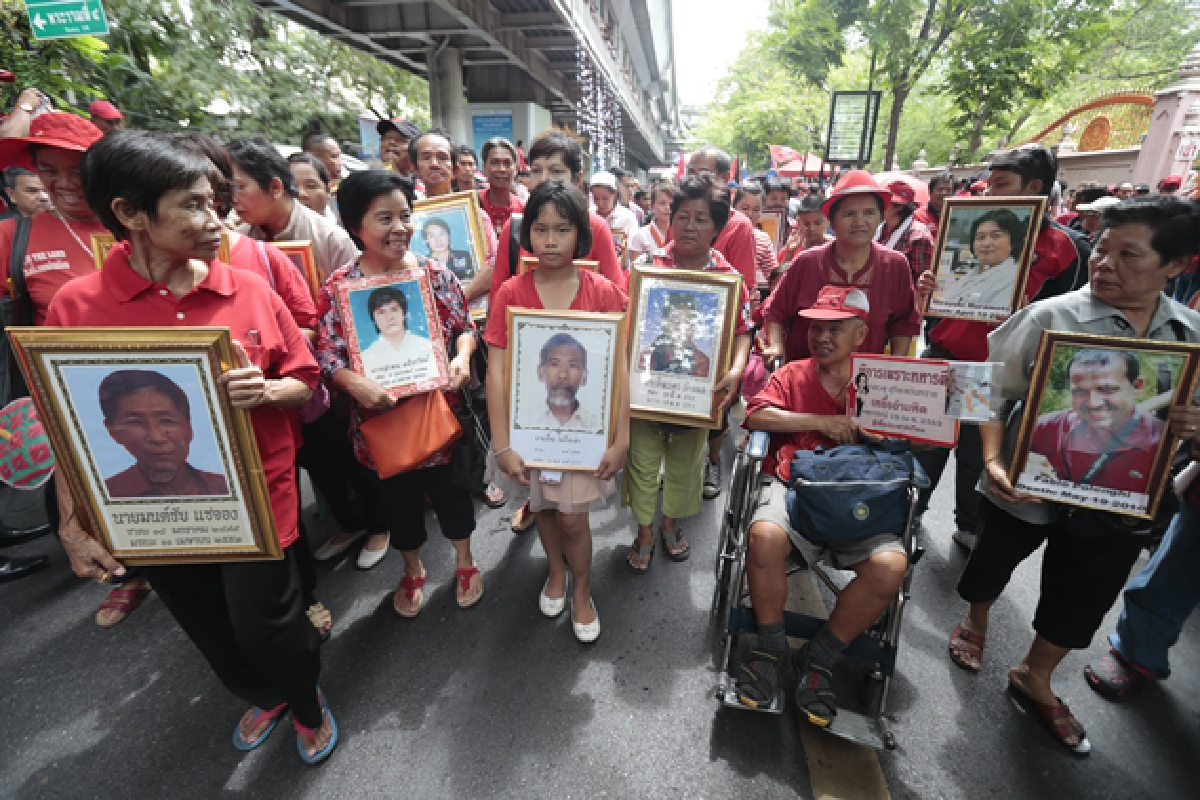 Thaksin call-in the highlight of red rally