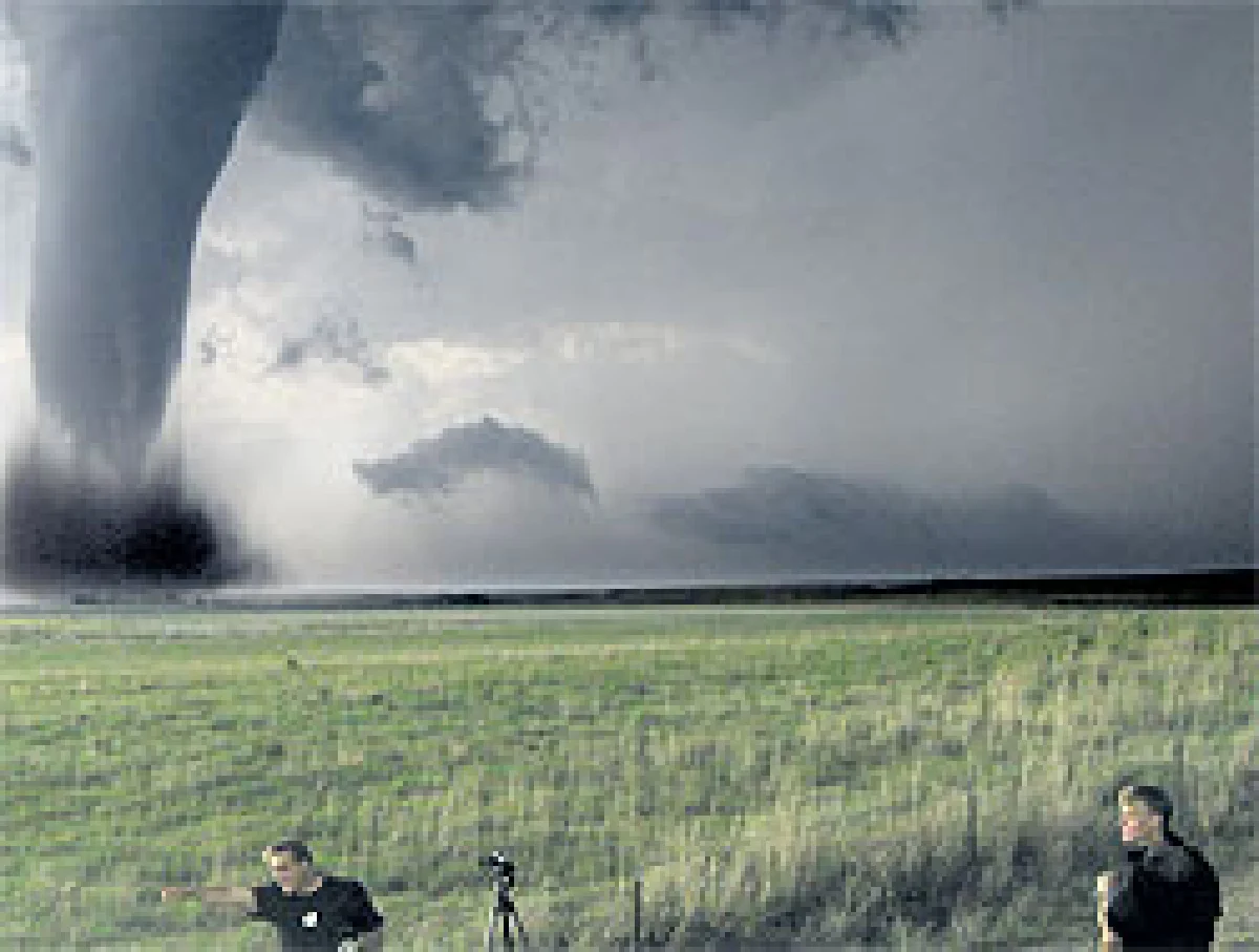 ทัวร์ล่าพายุ