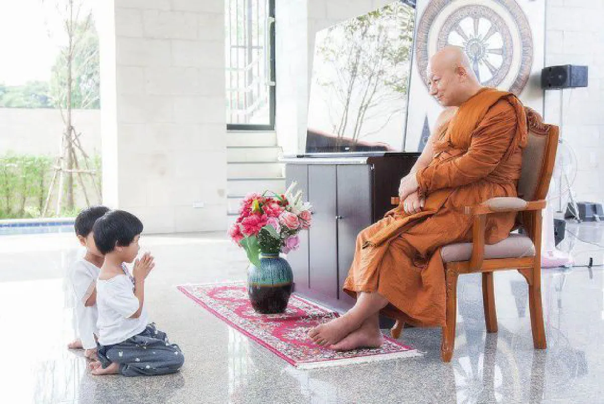 Famous Japanese monk leaves monkhood