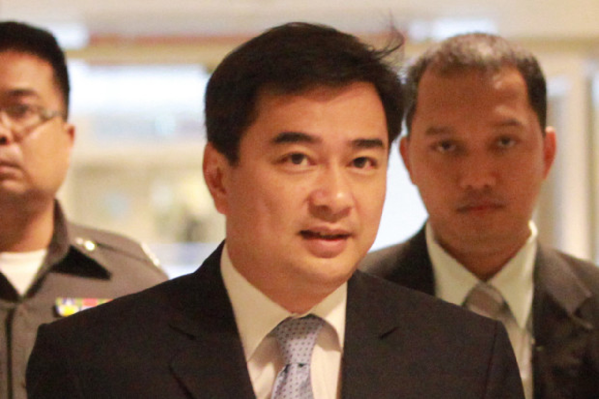 ศาลรธน.รับคำชี้แจง"อภิสิทธิ์"ปมถอดยศ ศาลรธน.รับคำชี้แจง"อภิสิทธิ์"ปมถอดยศ