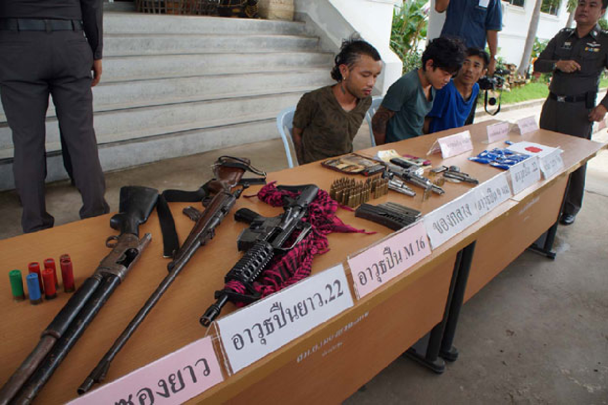 จับ3โจ๋ขับเก๋งขายยาทั่วเมืองศรีสะเกษ จับ3โจ๋ขับเก๋งขายยาทั่วเมืองศรีสะเกษ