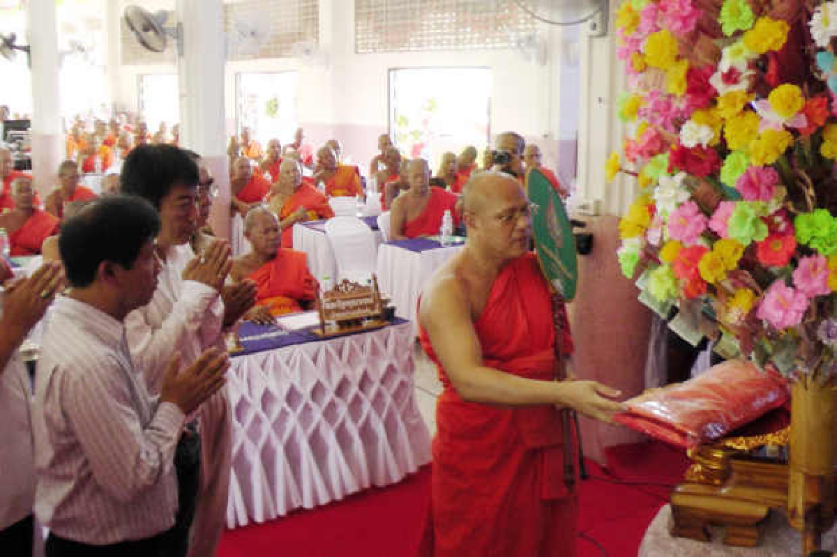 ทอดผ้าป่าช่วยชาวนาถูกโรงสีโกง ทอดผ้าป่าช่วยชาวนาถูกโรงสีโกง