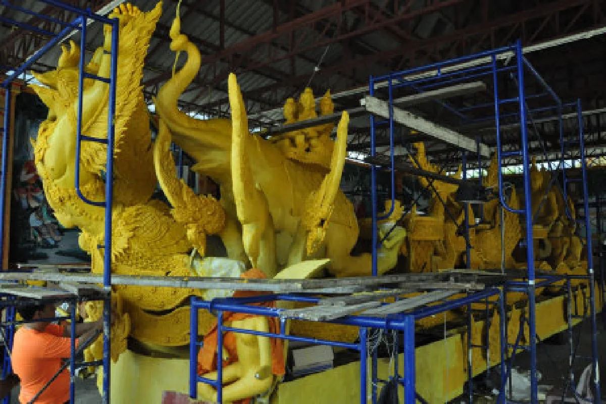 ฮือฮา!เทียนพรรษาก้านกล้วย-โดราเอมอน