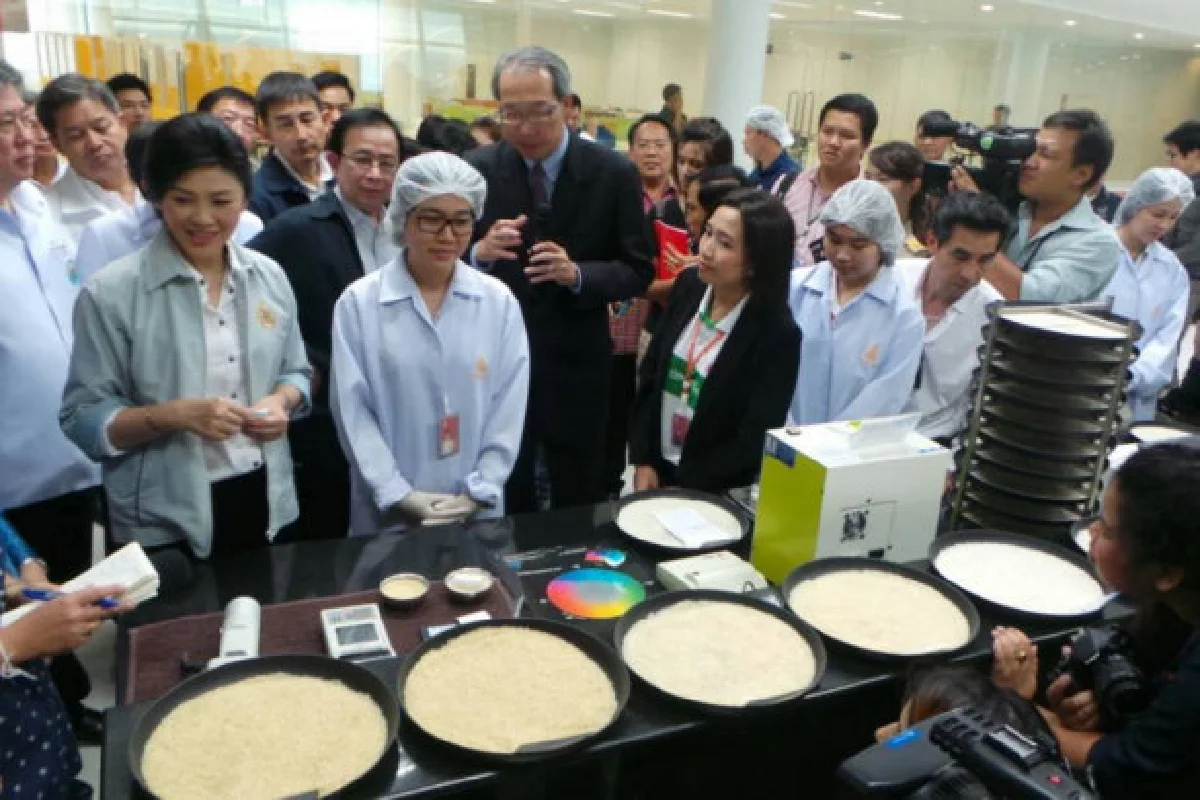 ปูกินข้าวโชว์สื่อสร้างความเชื่อมั่น