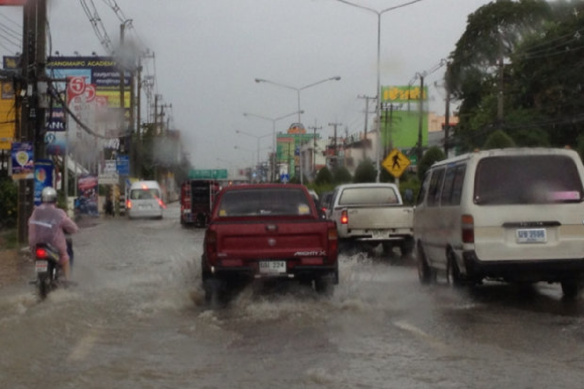 เชียงใหม่ฝนตกหนักน้ำท่วมขังตัวเมือง เชียงใหม่ฝนตกหนักน้ำท่วมขังตัวเมือง