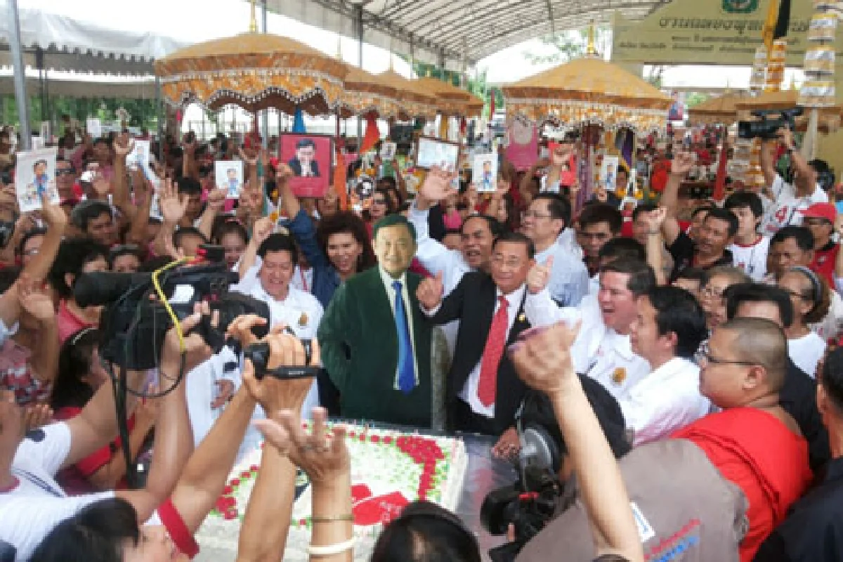 แดงแห่วัดแก้วฟ้าเบิร์ธเดย์แม้ว