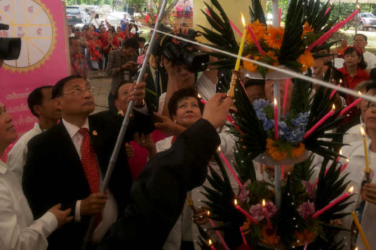 ทำบุญวันเกิดทักษิณแน่นวัดแก้วฟ้า ทำบุญวันเกิดทักษิณแน่นวัดแก้วฟ้า