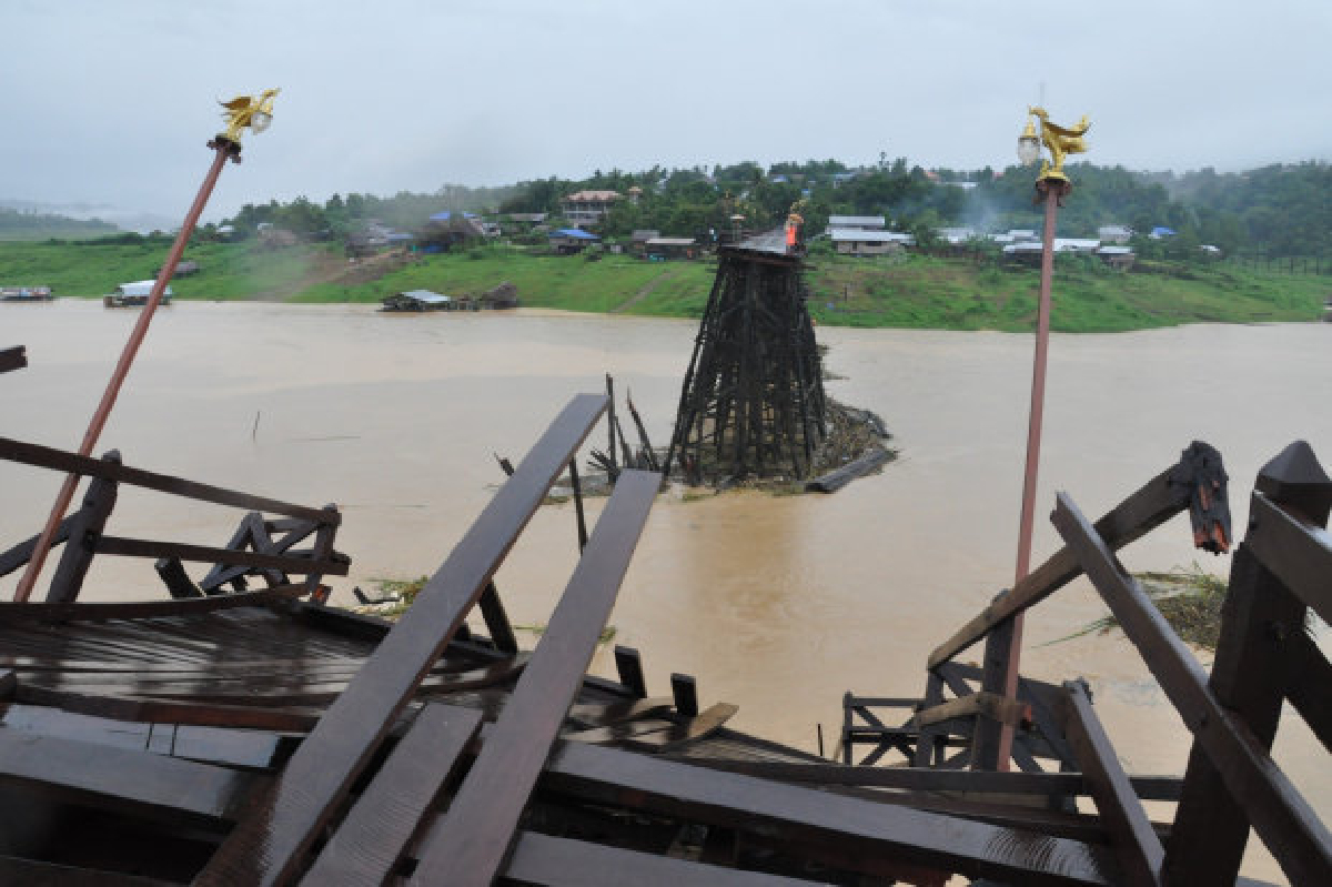 สังขละบุรีประกาศปิดสะพานมอญชั่วคราว สังขละบุรีประกาศปิดสะพานมอญชั่วคราว