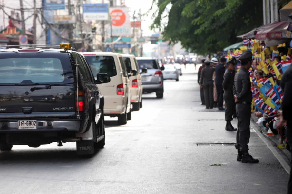 ในหลวง-พระราชินีเสด็จฯจากศิริราชไปประทับหัวหินแล้ว