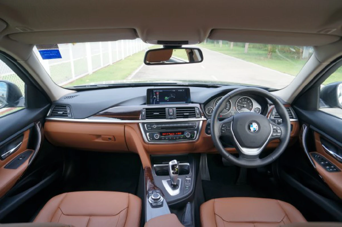 ขับสนุก!BMW320i Luxury Line