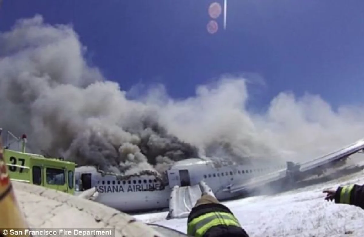 เผยนาทีผู้โดยสารเอเชียน่าเจอรถดับเพลิงทับ