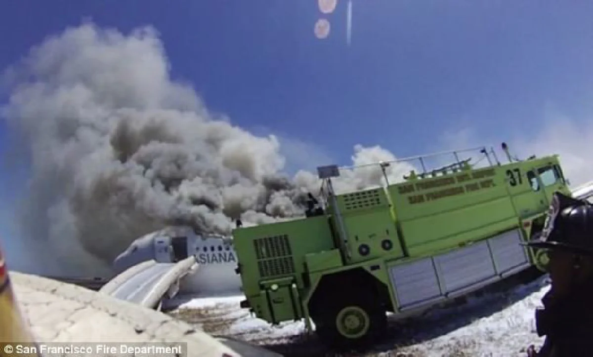 เผยนาทีผู้โดยสารเอเชียน่าเจอรถดับเพลิงทับ