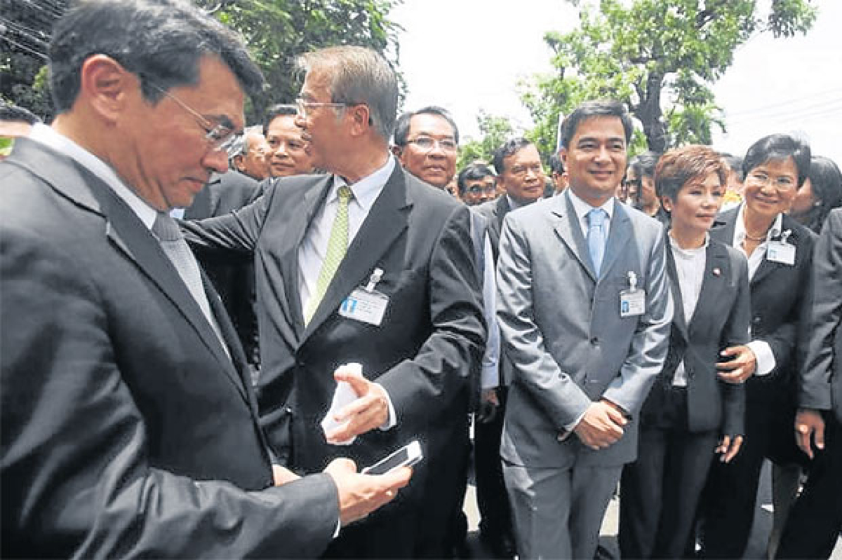 ปชป.วอร์มมวลชนรอจังหวะสุกงอม ปชป.วอร์มมวลชนรอจังหวะสุกงอม