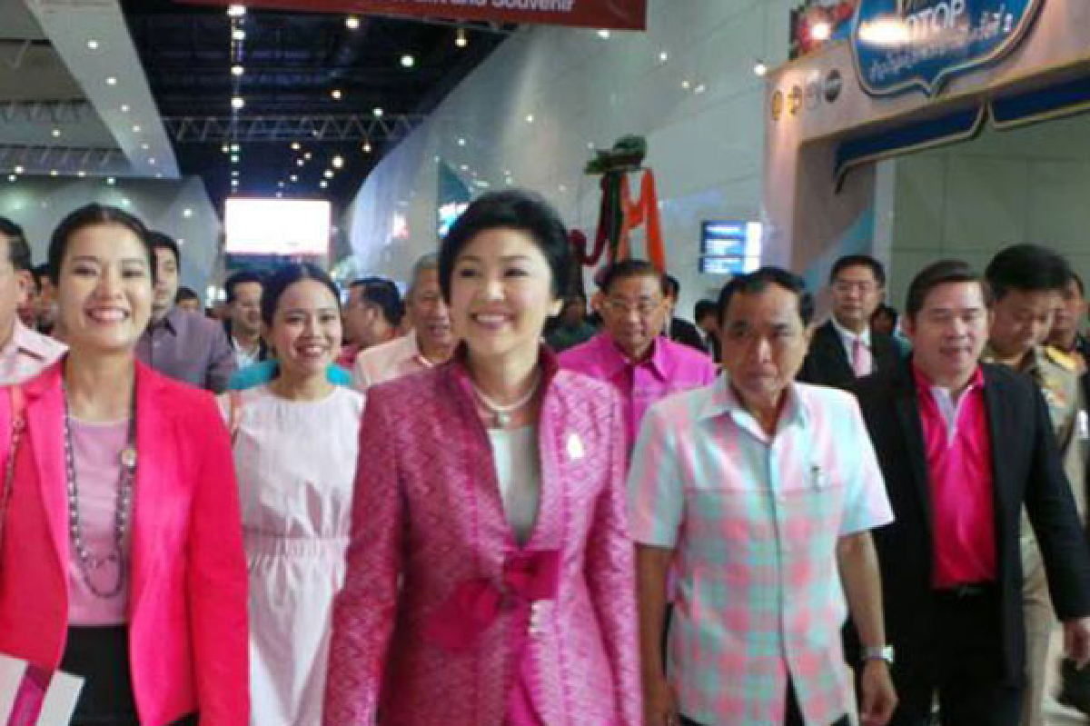 นายกฯเปิดงานโอทอปตั้งเป้า1แสนล้านบาทในปี 56 นายกฯเปิดงานโอทอปตั้งเป้า1แสนล้านบาทในปี 56