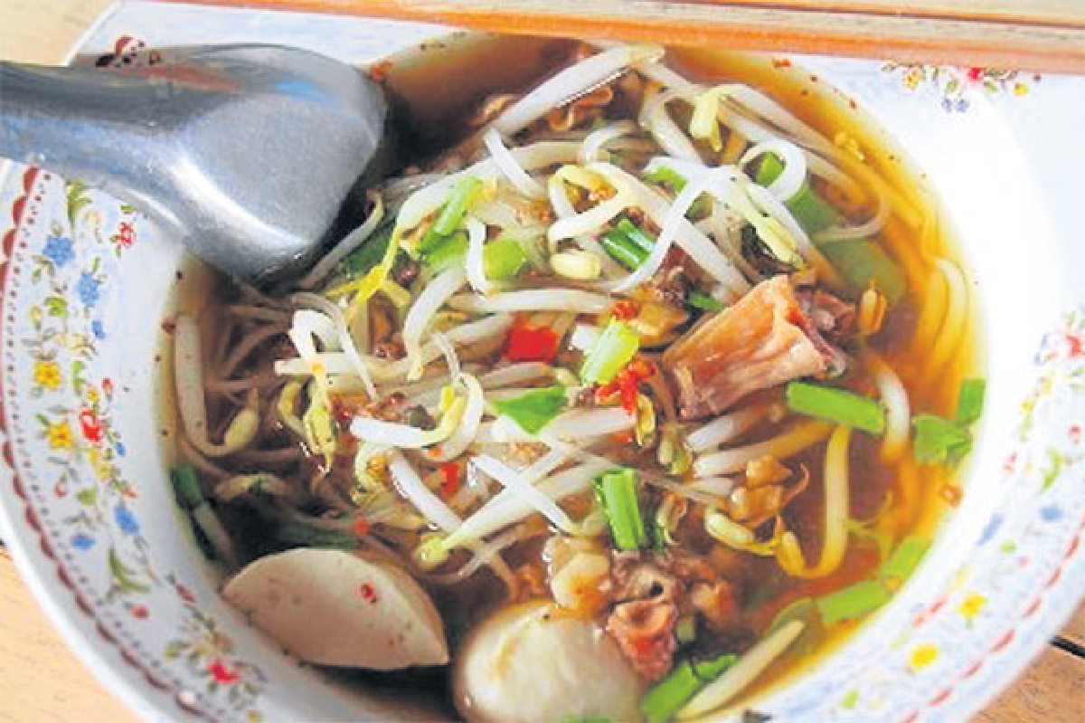อร่อยคุ้ม! ก๋วยเตี๋ยวชามละ 10 บาท อร่อยคุ้ม! ก๋วยเตี๋ยวชามละ 10 บาท