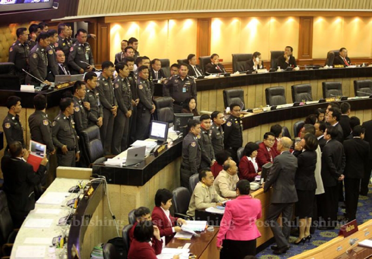 Chaotic parliament will try again today