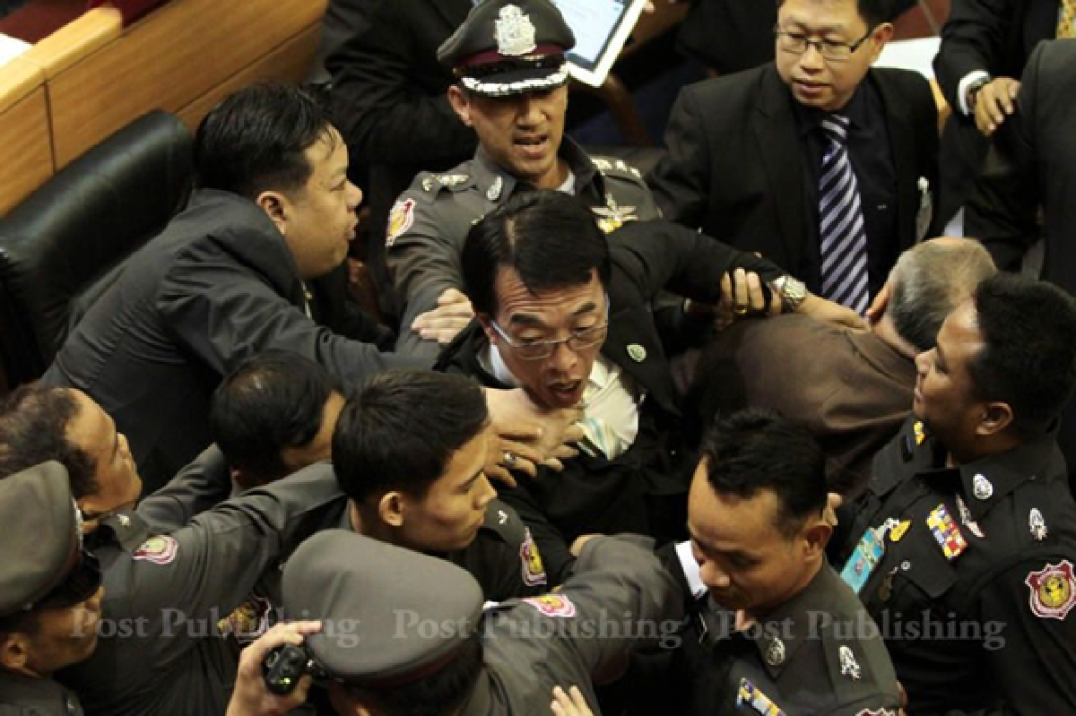 Chaotic parliament will try again today