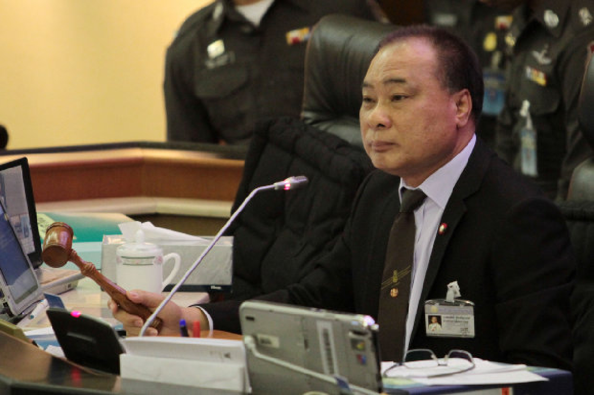 "ขุนค้อน"ลากยาวถกแก้รธน.ถึงเที่ยงคืน22ส.ค. "ขุนค้อน"ลากยาวถกแก้รธน.ถึงเที่ยงคืน22ส.ค.
