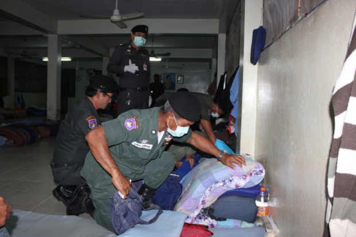 ค้นคุกบุรีรัมย์ยึดมือถือ-นช.ฉีม่วง ค้นคุกบุรีรัมย์ยึดมือถือ-นช.ฉีม่วง