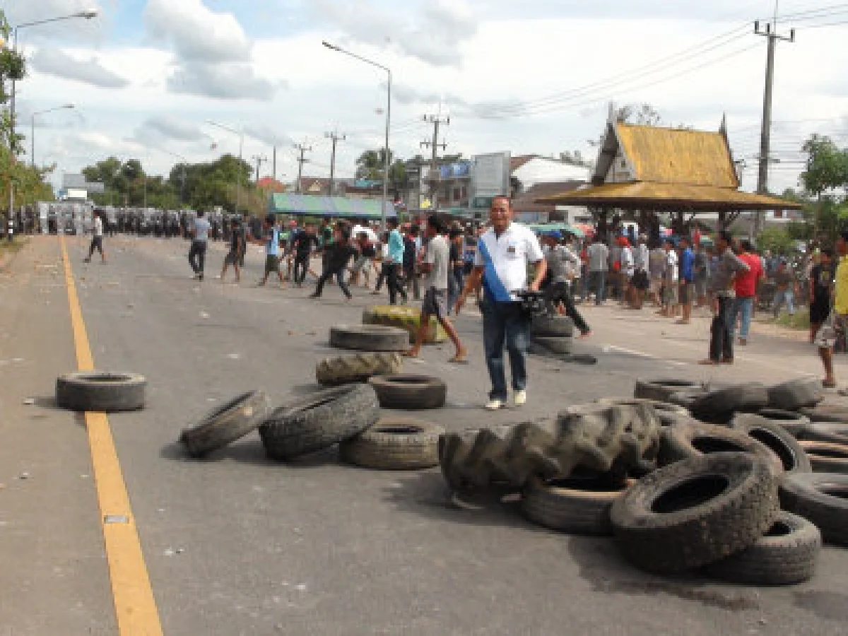 ปะทะเดือดสลายม็อบสวนยางเจ็บระนาว